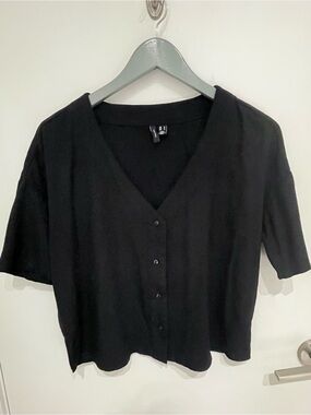 Black linen blend v-neck boxy-fit blouse